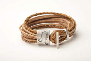 Lederarmband mit Knebelschließe Silber