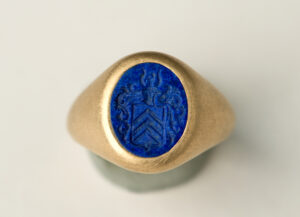 Siegelring mit Wappengravur in Lapislazuli, Gold