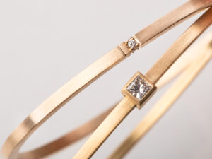 Armspangen mit Diamanten