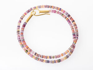 Saphirkette mit Goldschließe