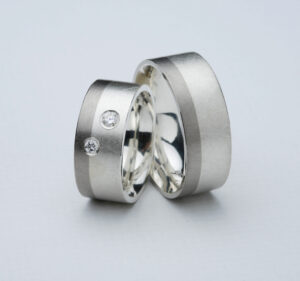 Zweifarbigkeit durch Silber und Palladium, Brillanten